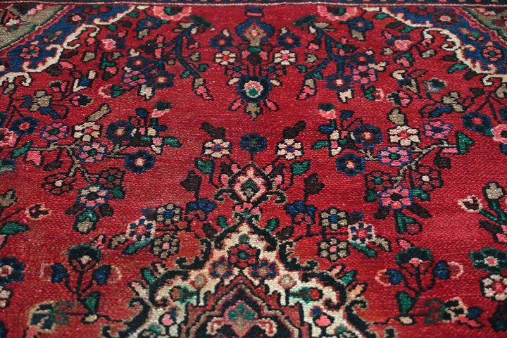 red Large rug 6' 9" x 9' 5"