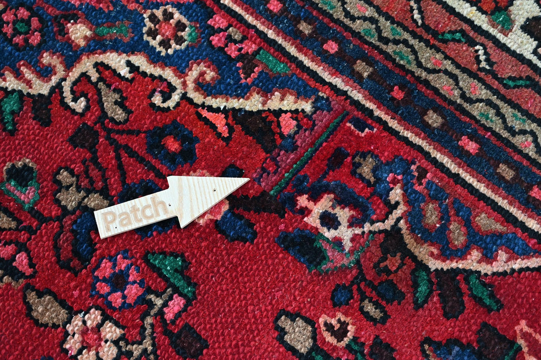 red Large rug 6' 9" x 9' 5"