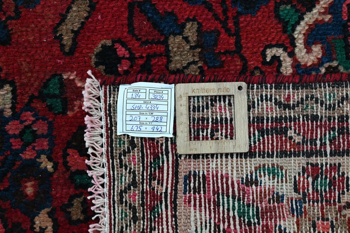 red Large rug 6' 9" x 9' 5"