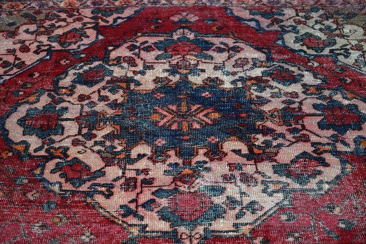 red Large rug 6' 9" x 9' 9"