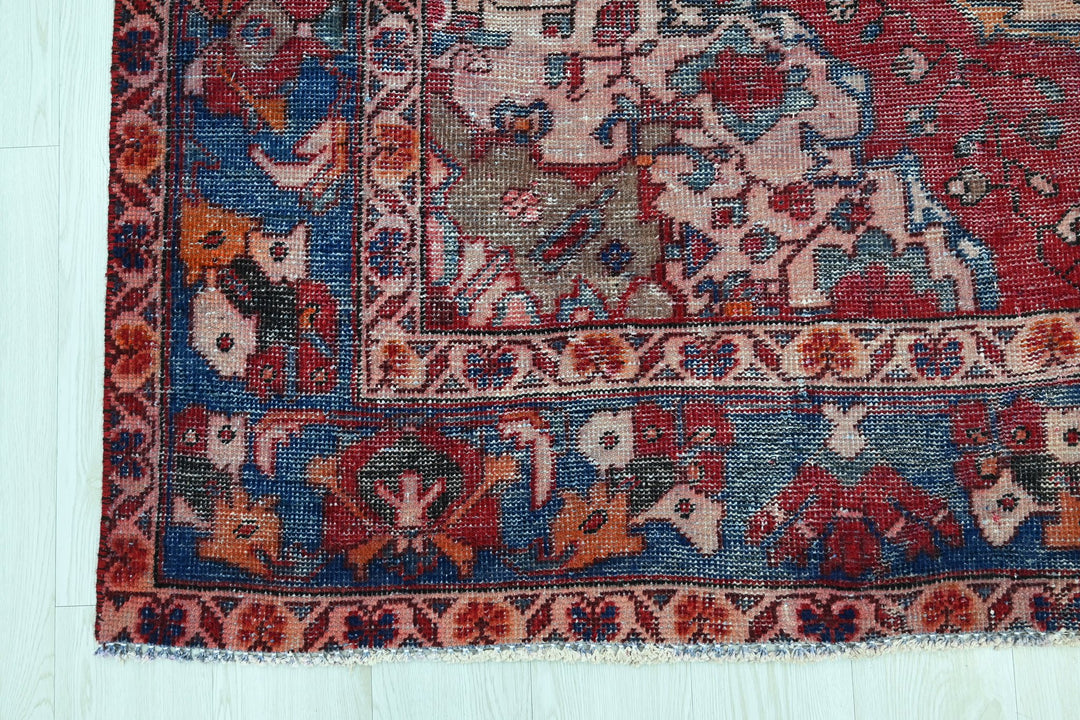 red Large rug 6' 9" x 9' 9"