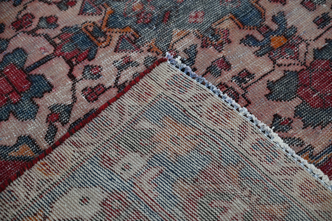 red Large rug 6' 9" x 9' 9"