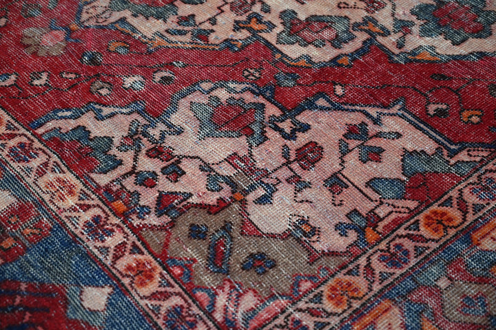 red Large rug 6' 9" x 9' 9"