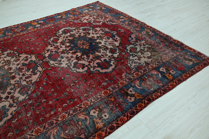 red Large rug 6' 9" x 9' 9"