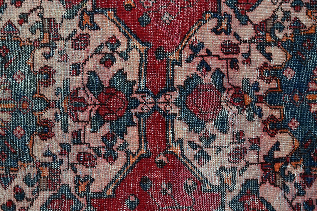 red Large rug 6' 9" x 9' 9"