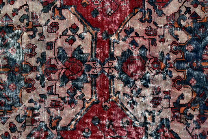 red Large rug 6' 9" x 9' 9"