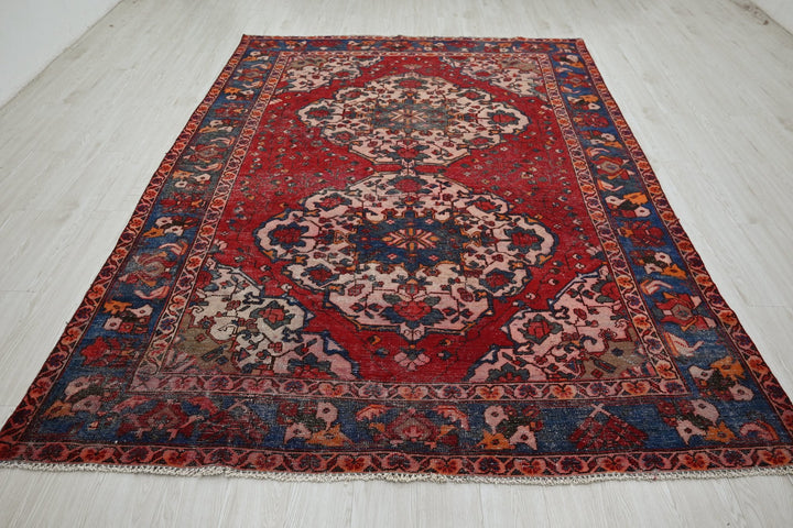 red Large rug 6' 9" x 9' 9"