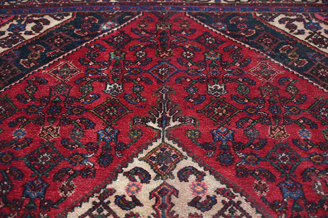 red Large rug 6' 7" x 10' 2"