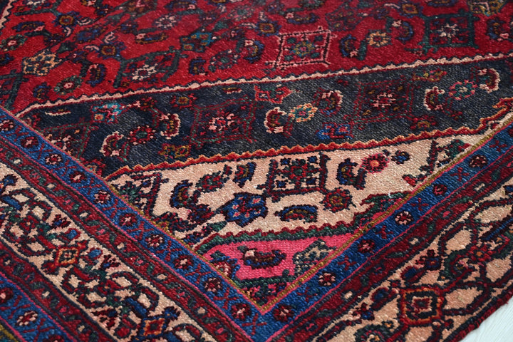 red Large rug 6' 7" x 10' 2"