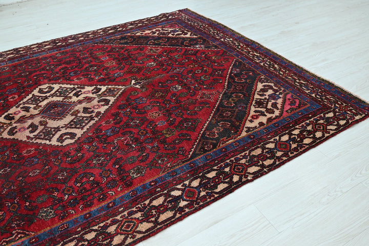 red Large rug 6' 7" x 10' 2"