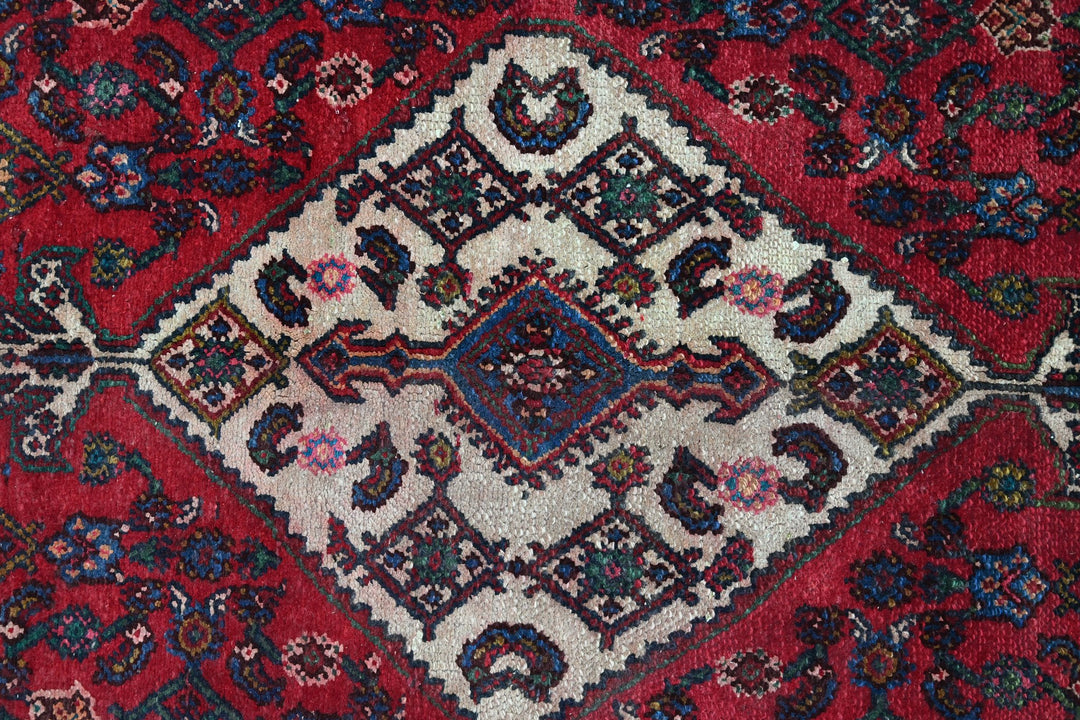 red Large rug 6' 7" x 10' 2"