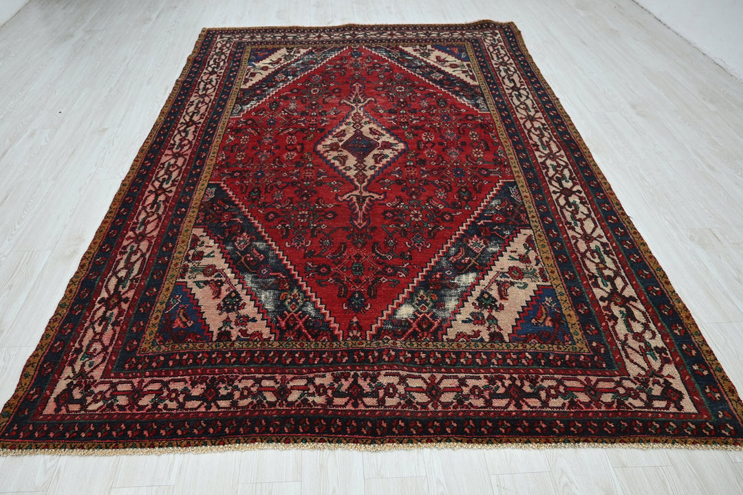 red Large rug 6' 7" x 9' 11"