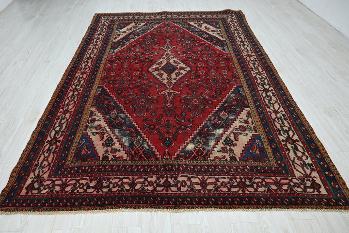 red Large rug 6' 7" x 9' 11"