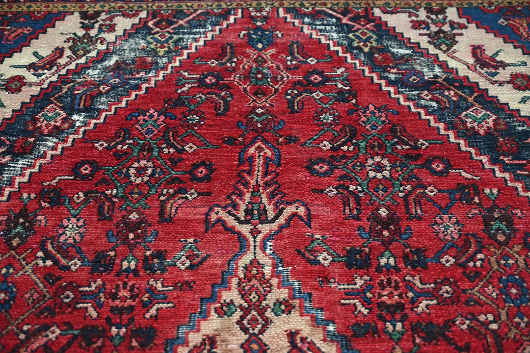 red Large rug 6' 7" x 9' 11"