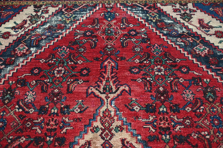 red Large rug 6' 7" x 9' 11"