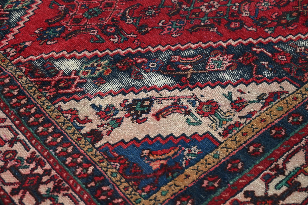 red Large rug 6' 7" x 9' 11"