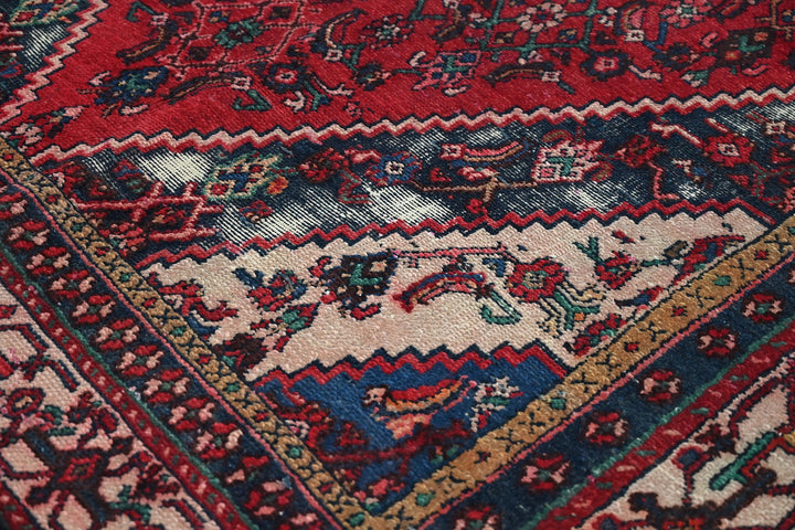 red Large rug 6' 7" x 9' 11"