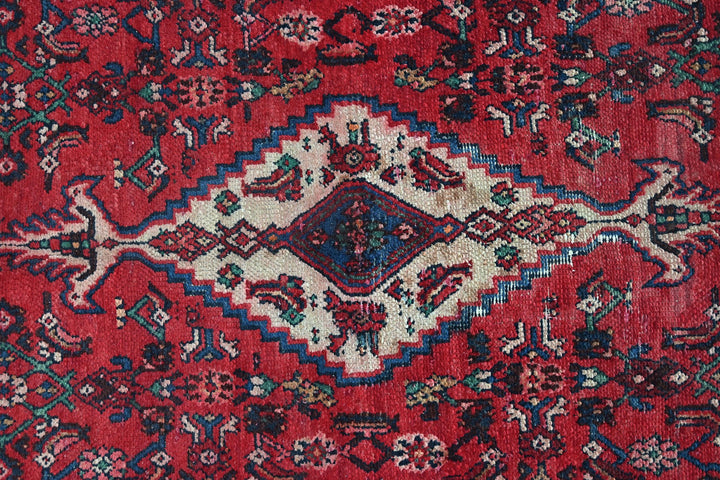 red Large rug 6' 7" x 9' 11"