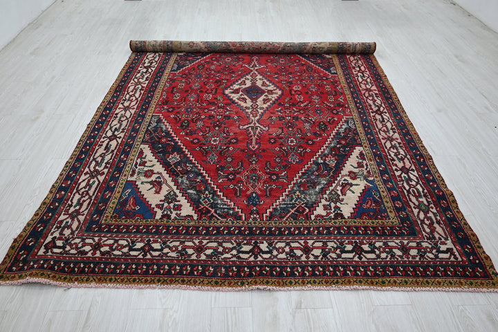 red Large rug 6' 7" x 9' 11"