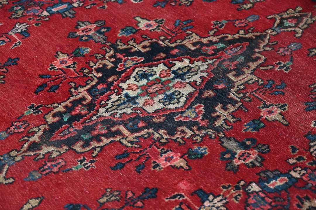 red Medium rug 6' 1" x 8' 11"