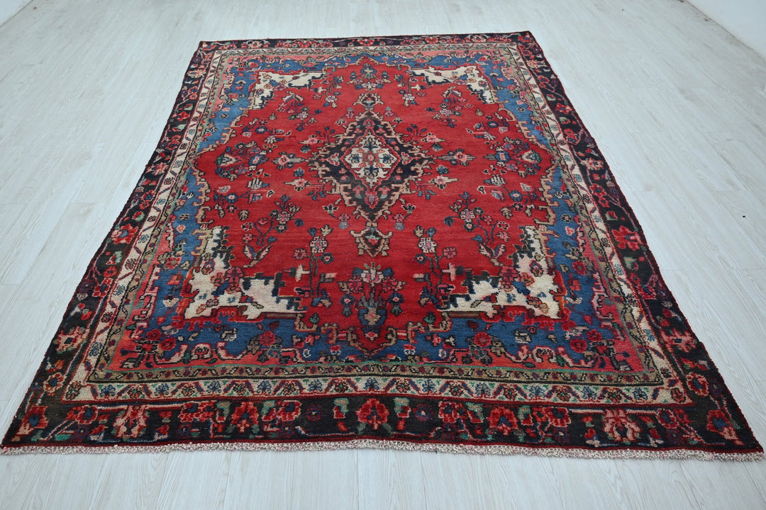 red Medium rug 6' 1" x 8' 11"