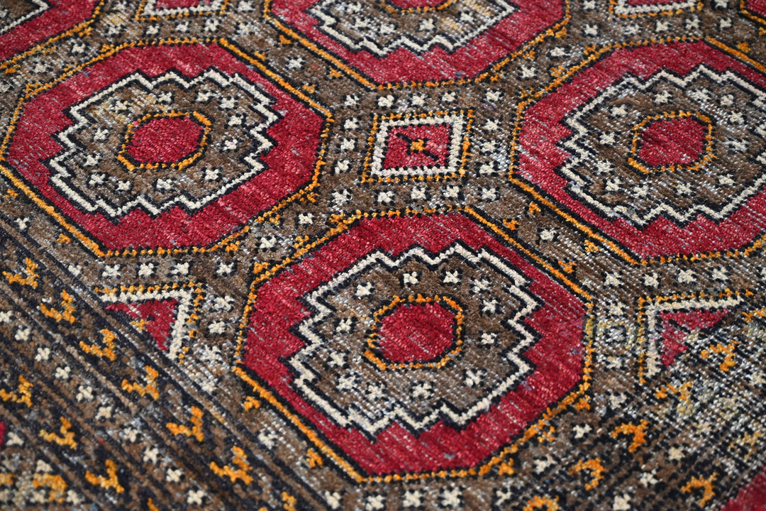 red Medium rug 5' 9" x 8' 2"