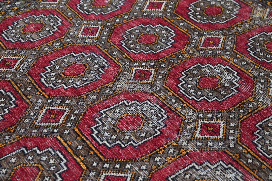 red Medium rug 5' 9" x 8' 2"