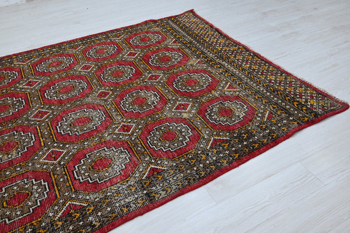 red Medium rug 5' 9" x 8' 2"