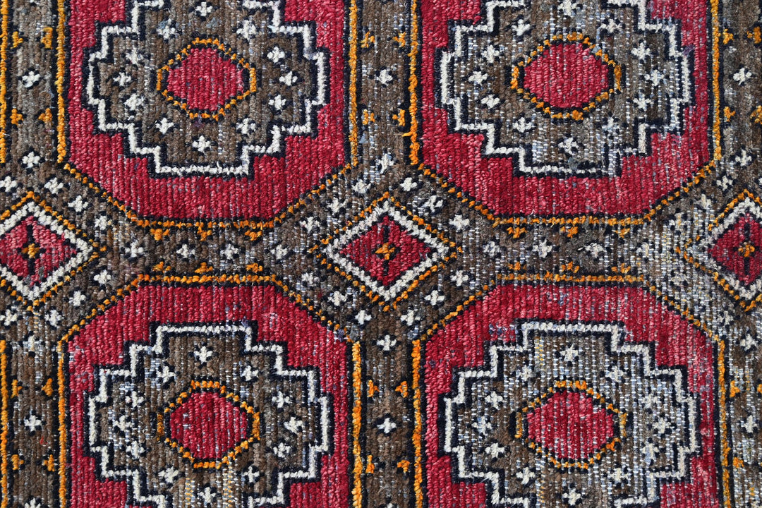 red Medium rug 5' 9" x 8' 2"