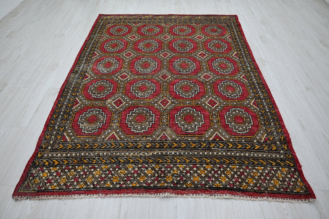 red Medium rug 5' 9" x 8' 2"