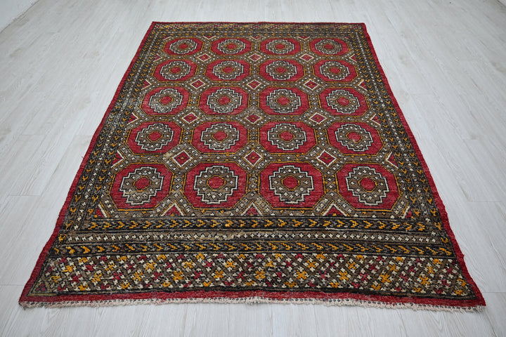red Medium rug 5' 9" x 8' 2"