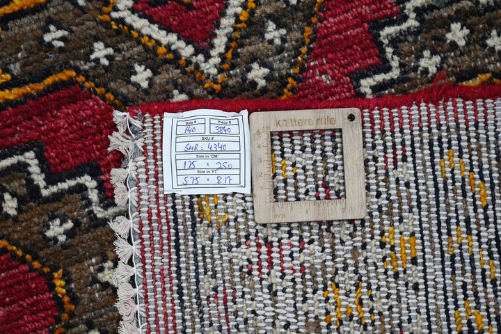 red Medium rug 5' 9" x 8' 2"