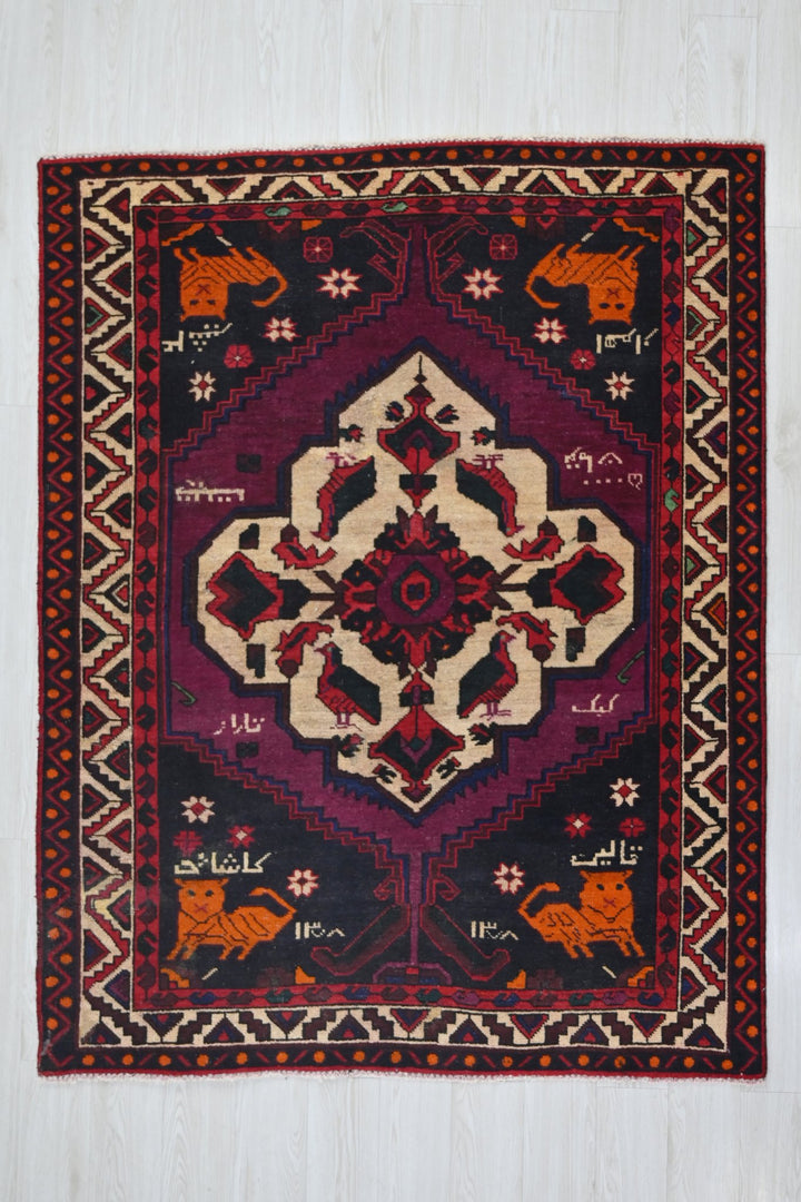 black Medium rug 5' 2" x 6' 5"