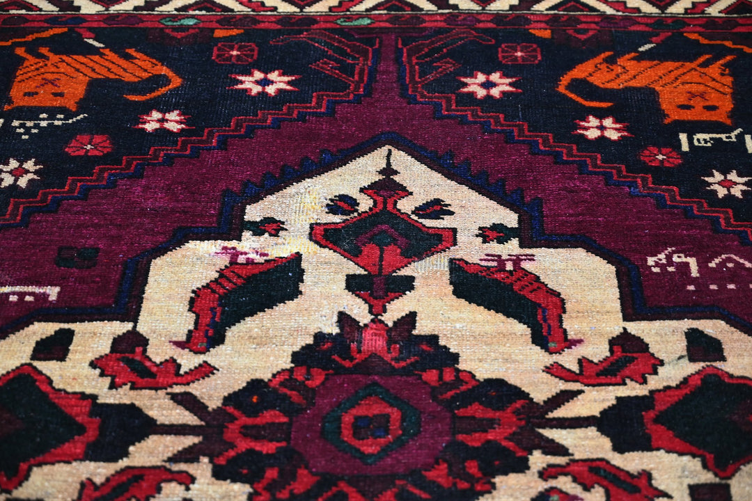 black Medium rug 5' 2" x 6' 5"
