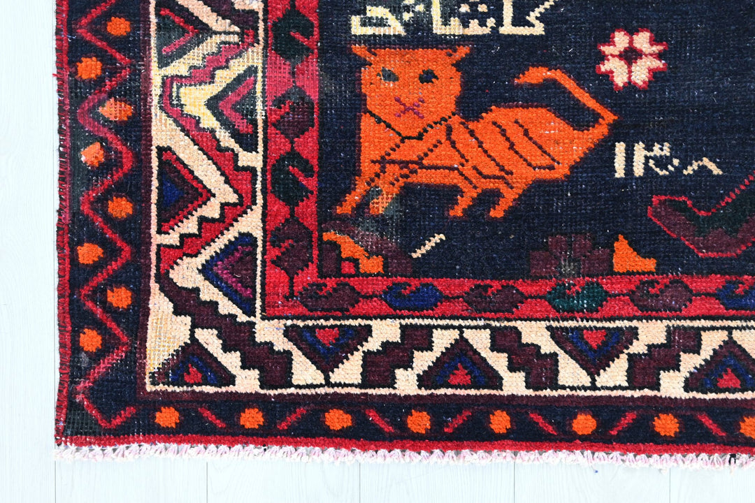 black Medium rug 5' 2" x 6' 5"