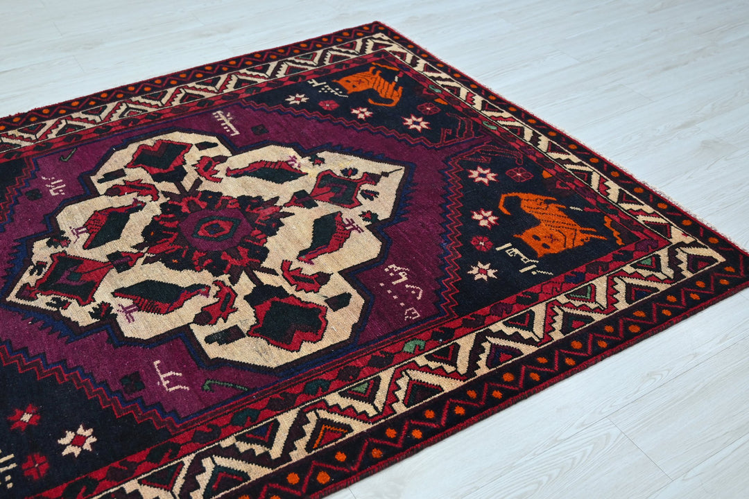 black Medium rug 5' 2" x 6' 5"
