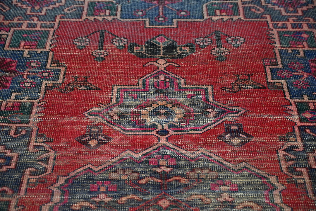red Medium rug 4' 0" x 7' 5"