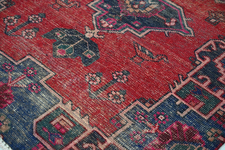 red Medium rug 4' 0" x 7' 5"