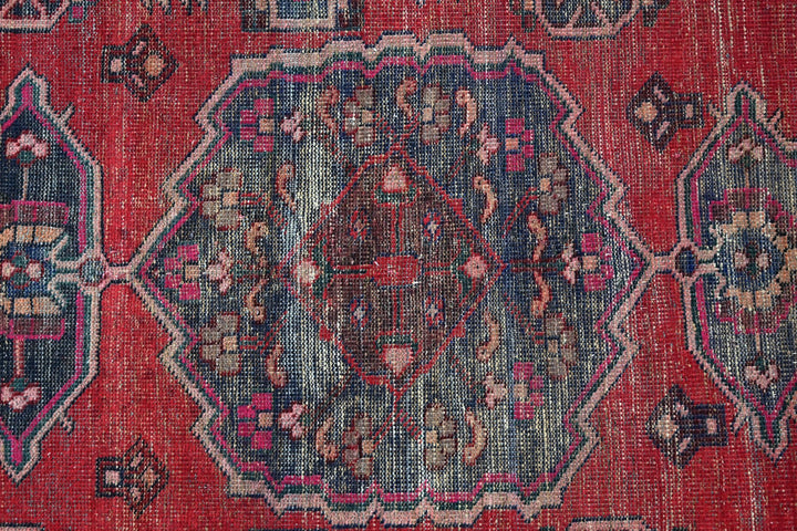 red Medium rug 4' 0" x 7' 5"