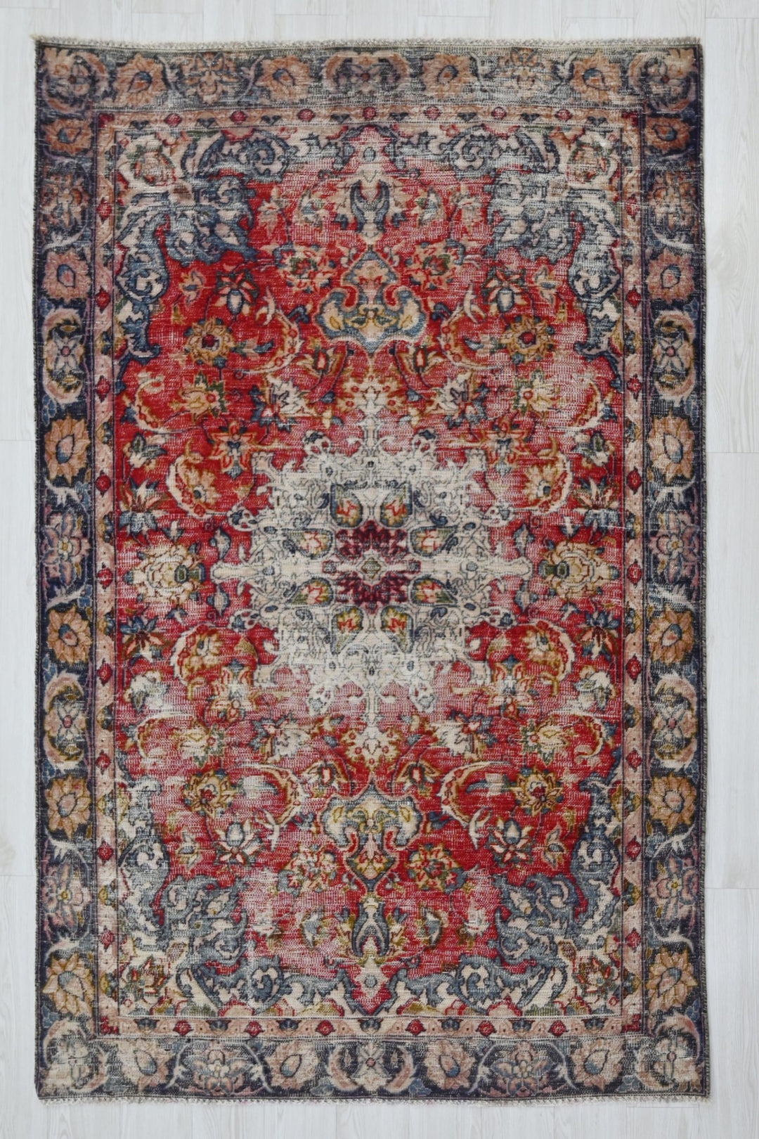 red Medium rug 4' 7" x 7' 3"