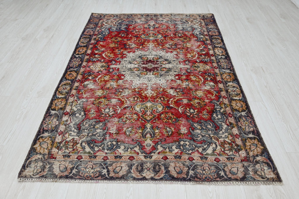red Medium rug 4' 7" x 7' 3"
