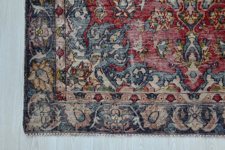 red Medium rug 4' 7" x 7' 3"