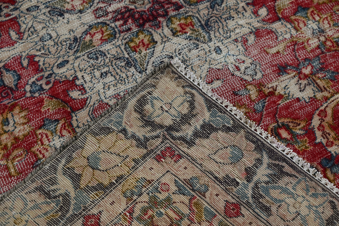red Medium rug 4' 7" x 7' 3"