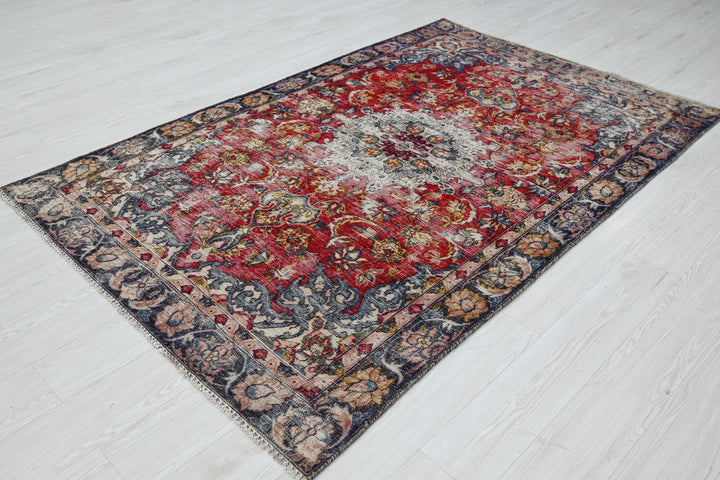 red Medium rug 4' 7" x 7' 3"