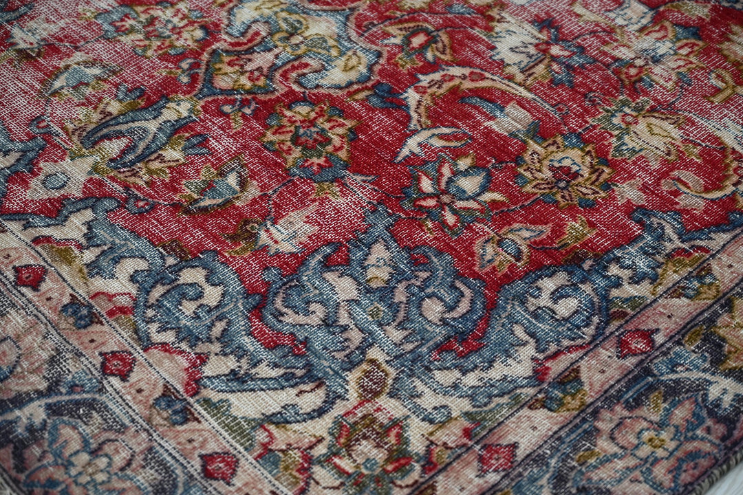 red Medium rug 4' 7" x 7' 3"