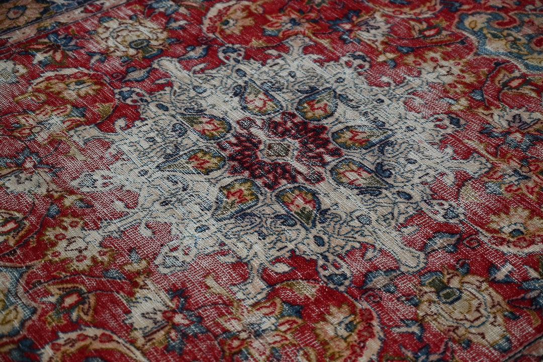 red Medium rug 4' 7" x 7' 3"