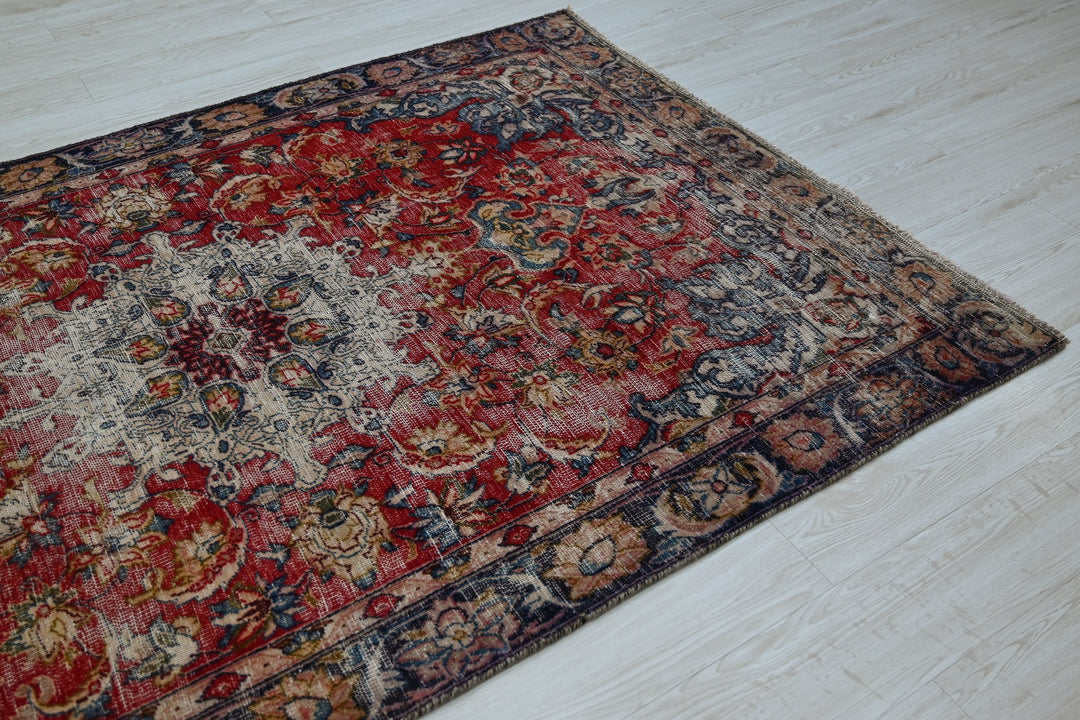 red Medium rug 4' 7" x 7' 3"