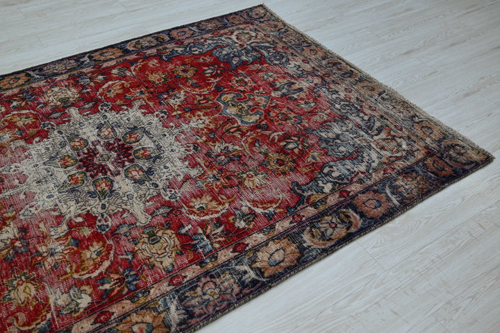 red Medium rug 4' 7" x 7' 3"