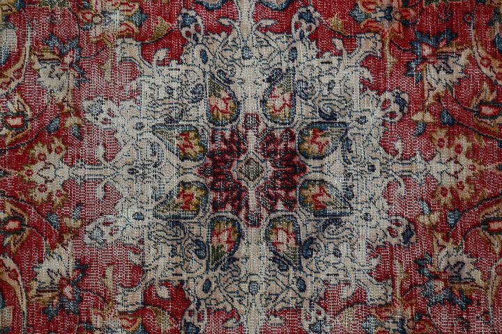 red Medium rug 4' 7" x 7' 3"