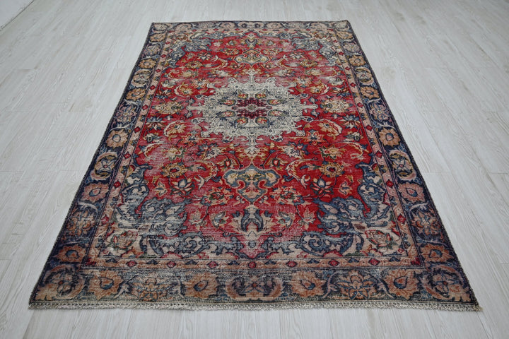 red Medium rug 4' 7" x 7' 3"
